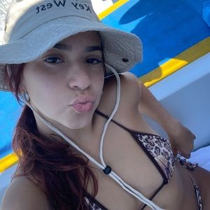 Meet your Posher, Paola